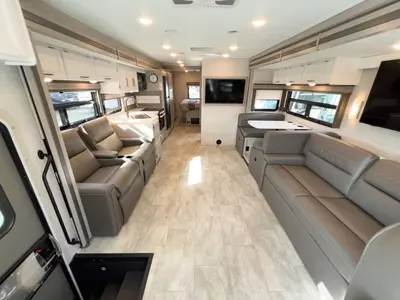 2025 Thor Motor Coach Windsport photo 5