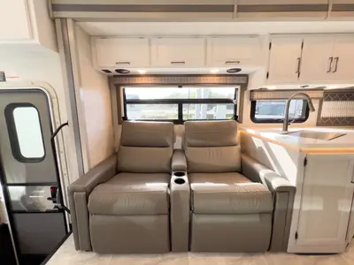 2025 Thor Motor Coach Windsport photo 7
