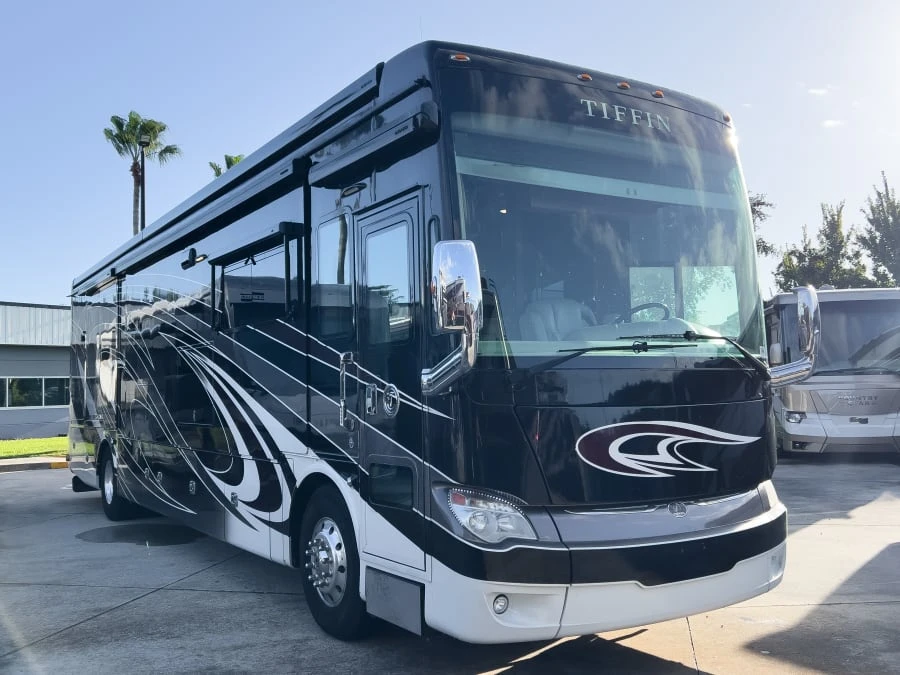 2018 Tiffin Motorhomes Allegro BUS exterior