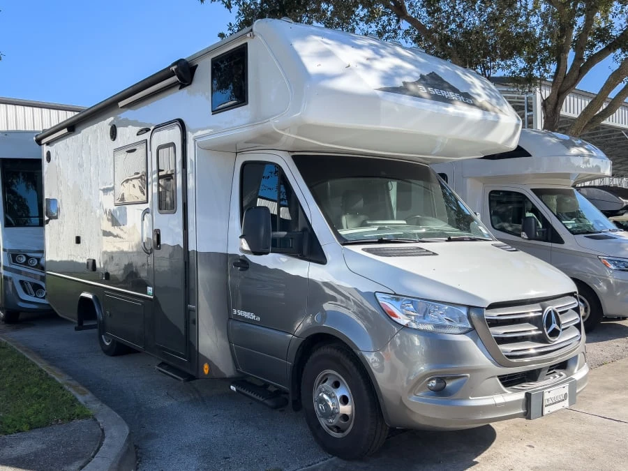 2024 Dynamax Corp Isata 3 Series exterior