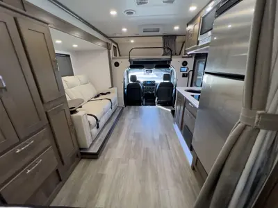 2024 Dynamax Corp Isata 3 Series photo 3