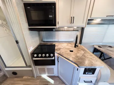 2022 Thor Motor Coach Four Winds photo 9