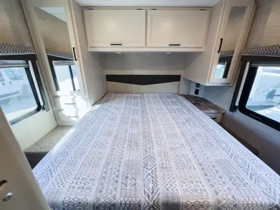 2022 Thor Motor Coach Four Winds photo 16