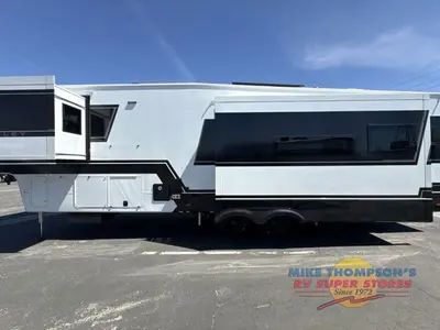 2026 Brinkley Model Z photo 5
