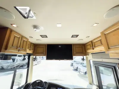 2019 Tiffin Motorhomes Phaeton photo 4
