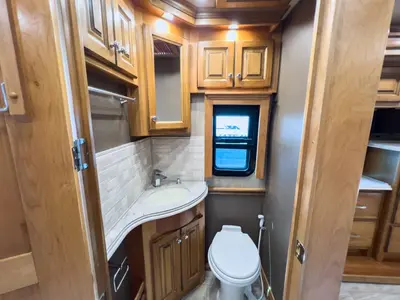 2019 Tiffin Motorhomes Phaeton photo 17