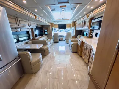 2019 Tiffin Motorhomes Phaeton photo 3