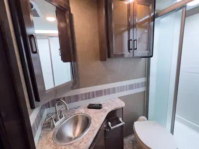 2020 Thor Motor Coach Quantum photo 15