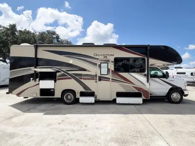 2020 Thor Motor Coach Quantum photo 27
