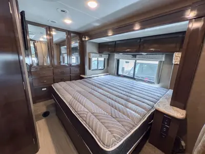 2020 Thor Motor Coach Quantum photo 18