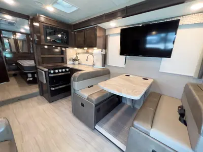 2020 Thor Motor Coach Quantum photo 6