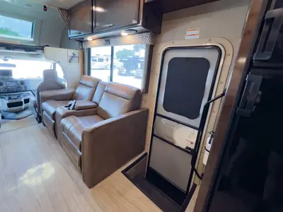 2020 Thor Motor Coach Quantum photo 13
