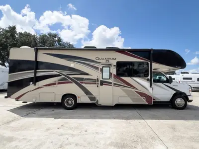 2020 Thor Motor Coach Quantum photo 26