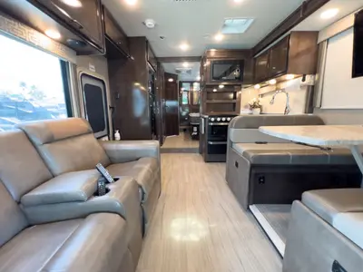 2020 Thor Motor Coach Quantum photo 5