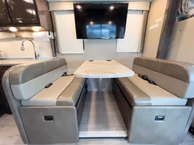 2020 Thor Motor Coach Quantum photo 7