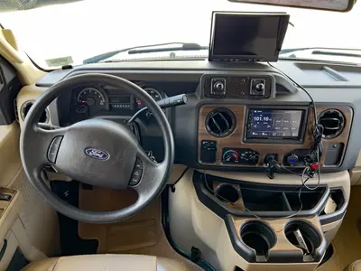2020 Thor Motor Coach Quantum photo 2