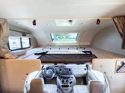 2020 Thor Motor Coach Quantum photo 4