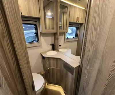 2026 Winnebago Navion photo 12