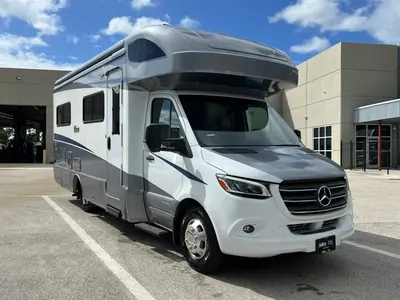 Used 2022 Winnebago View 24J