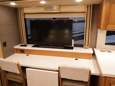 2021 Tiffin Motorhomes Allegro RED photo 9