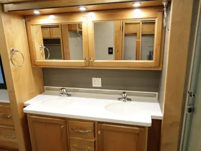 2021 Tiffin Motorhomes Allegro RED photo 24