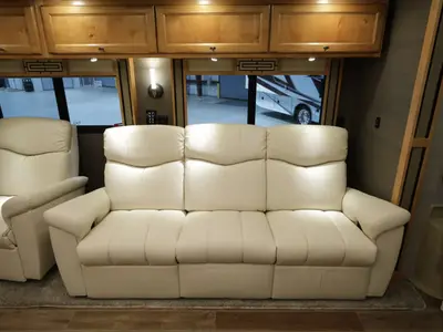 2021 Tiffin Motorhomes Allegro RED photo 19