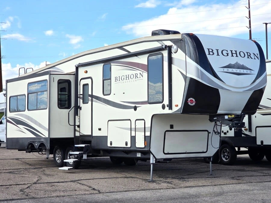 2017 Heartland Bighorn exterior