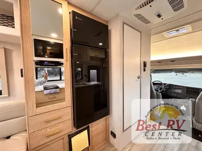 2027 Thor Motor Coach Four Winds photo 45