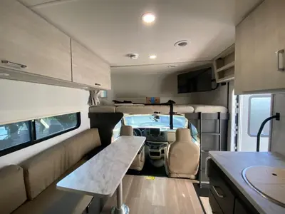 2027 Winnebago Sunflyer photo 38