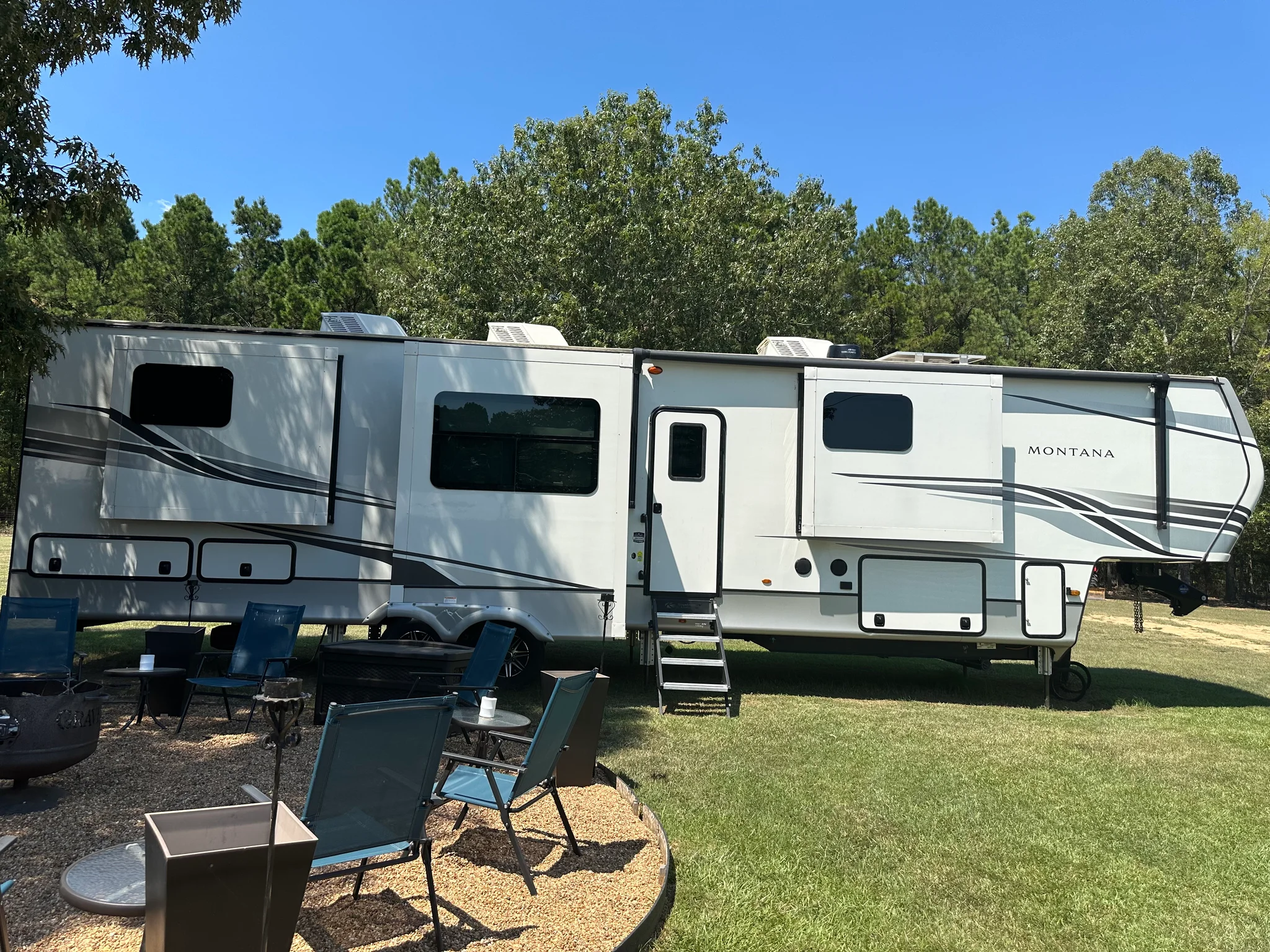 2023 KEYSTONE MONTANA exterior