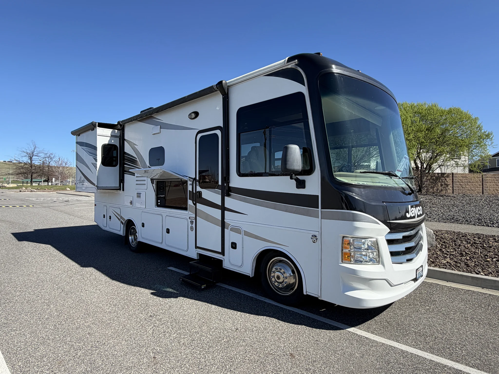 2019 JAYCO ALANTE exterior