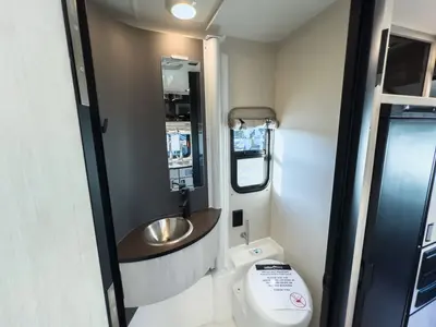 2027 Winnebago Resa IUH19DC photo 15