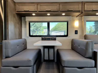 2027 Renegade Verona photo 9