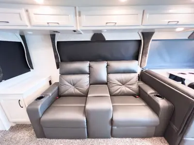 2024 Fleetwood Bounder photo 15