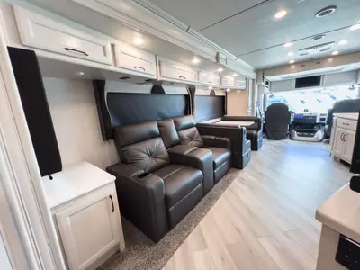 2024 Fleetwood Bounder photo 13