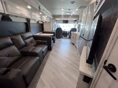 2024 Fleetwood Bounder photo 3