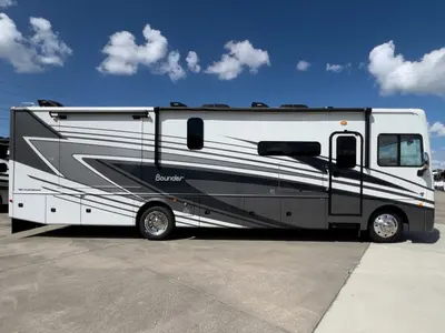 2024 Fleetwood Bounder photo 25