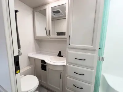 2024 Fleetwood Bounder photo 19