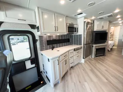 2024 Fleetwood Bounder photo 6