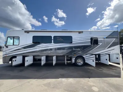 2024 Fleetwood Bounder photo 24