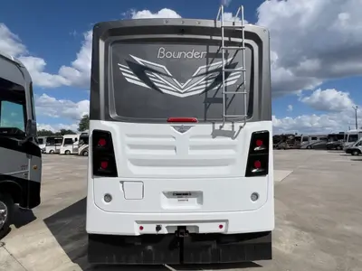 2024 Fleetwood Bounder photo 27