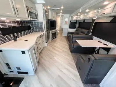 2024 Fleetwood Bounder photo 5