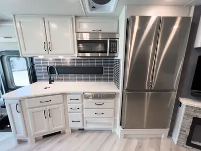 2024 Fleetwood Bounder photo 8
