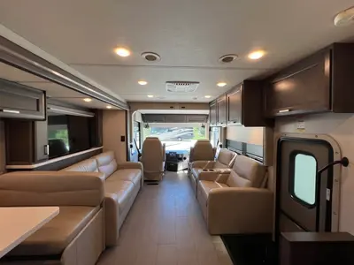 2023 Thor Motor Coach Palazzo photo 3