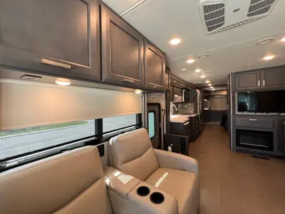2023 Thor Motor Coach Palazzo photo 6