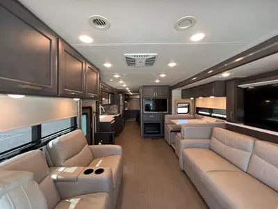 2023 Thor Motor Coach Palazzo photo 5