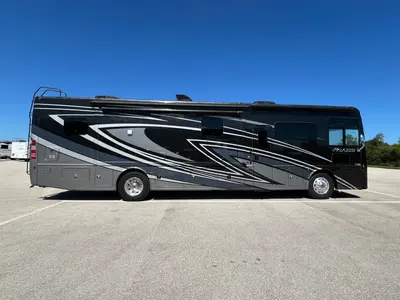 2023 Thor Motor Coach Palazzo photo 25