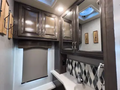 2020 Fleetwood Discovery photo 20