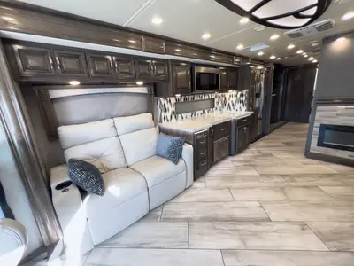 2020 Fleetwood Discovery photo 7