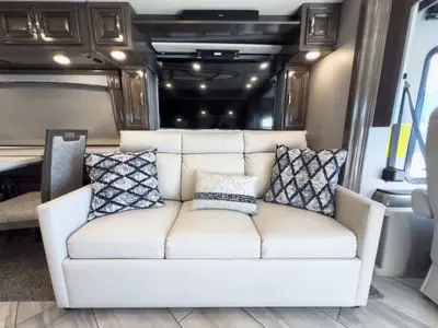 2020 Fleetwood Discovery photo 16